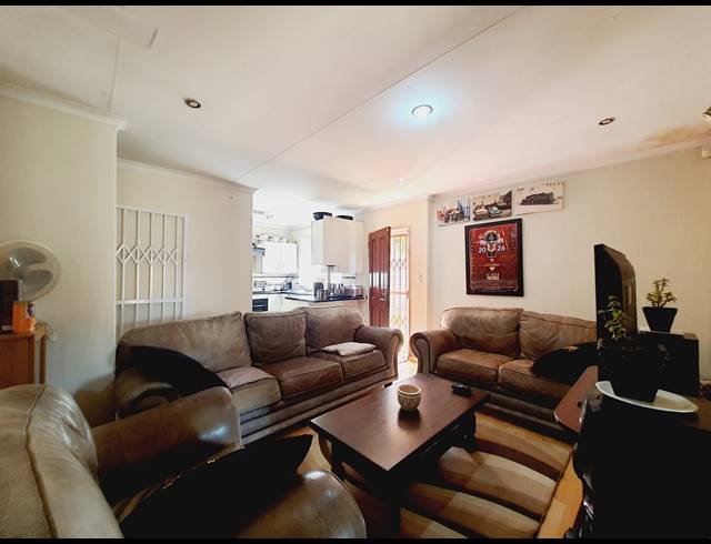 2 BEDROOM FREEHOLD FOR SALE IN NOORDWYK